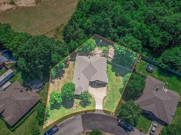 5th image of 312 Amanda Ct