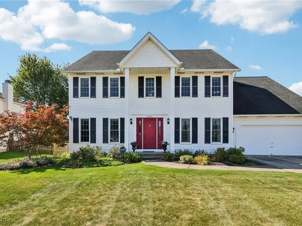 29861 Wellington Dr, North Olmsted, OH 44070