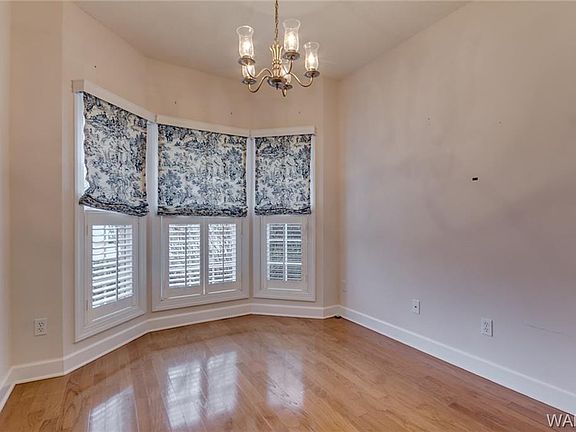 4th image of 1125 Periwinkle Dr