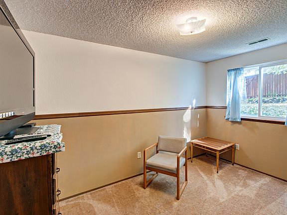 3rd image of 2905 14th St SE