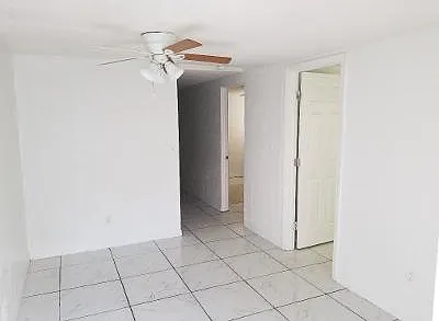 4724 Tice St — Photo 5