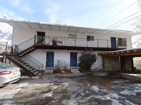 400 E 4 plex