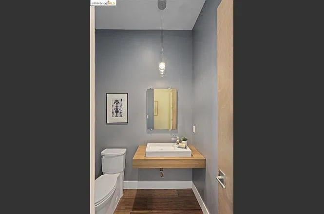 4 bed, 3.5 bath, 3400 sqft, $1,600 — Photo 4