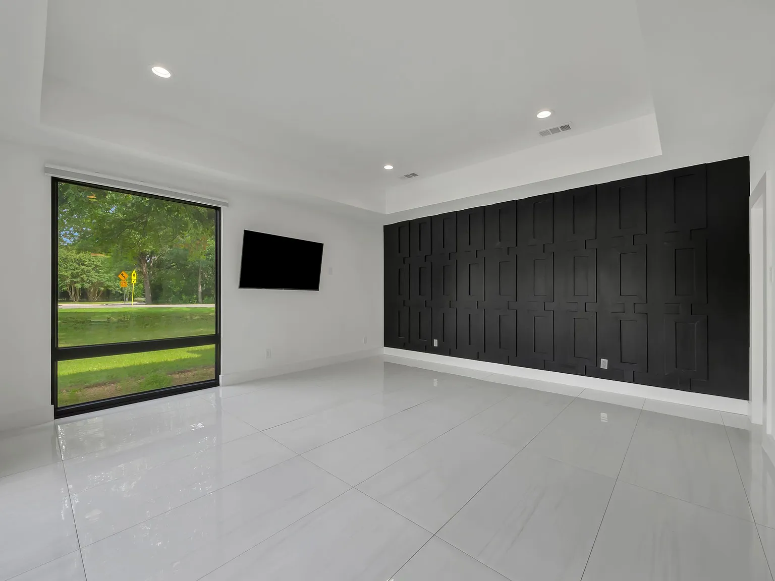11248 Jamestown Rd — Photo 4