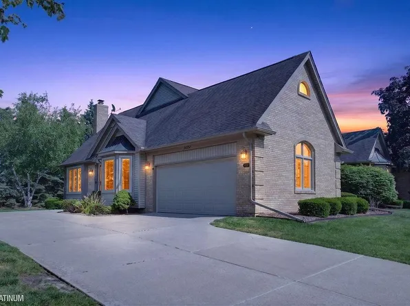54532 Cambridge Dr, Shelby Township, MI 48315