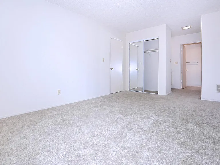 Emerald Victoria Apartments — Photo 28