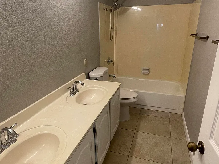 456 E Silver Creek Rd — Photo 19