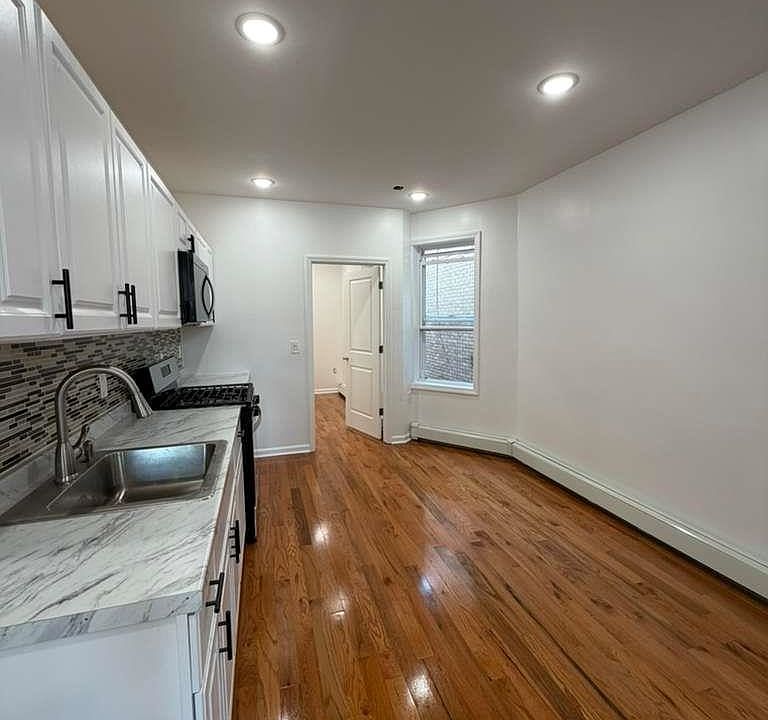 1st image of 324 60th St APT 8