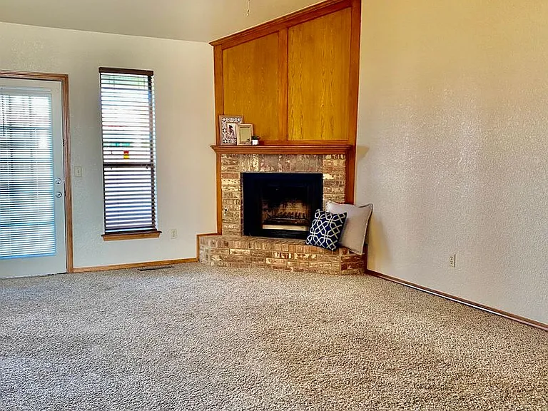 14816 Brent Cir — Photo 4