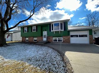 1827 Jacobssen Dr, Normal, IL 61761