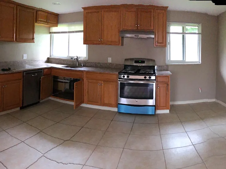 831 Kerry Hill Dr — Photo 4