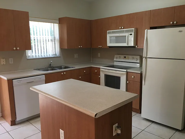 1700 SE 31st Ct #1700 — Photo 27