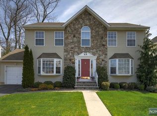 20 Pieretti Ct, Bloomfield, NJ 07003