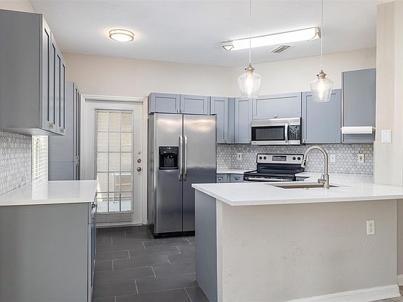 3rd image of 10536 Villa View Cir