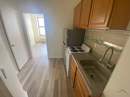 Rented by Premier Metro Realty Corp | media 1