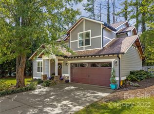 1 Oak Springs Dr, Arden, NC 28704