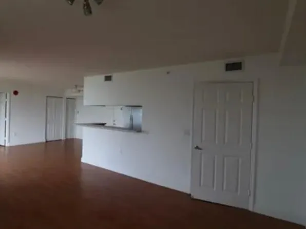 3716 NE 168th St APT 201, North Miami Beach, FL 33160