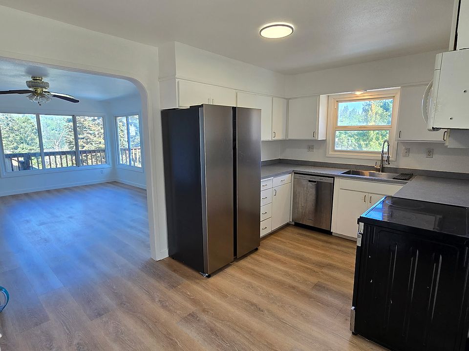 1st image of 400 SE 1st St