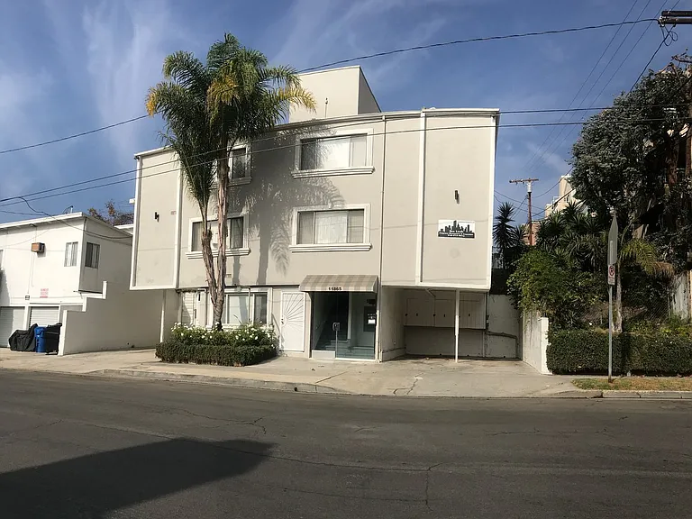 11865 Rochester Ave — Photo 23