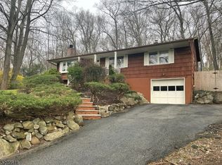 125 Fieldstone Dr, Ringwood, NJ 07456