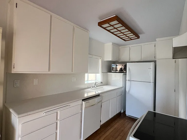 622 S Barrington Ave #301 — Photo 6