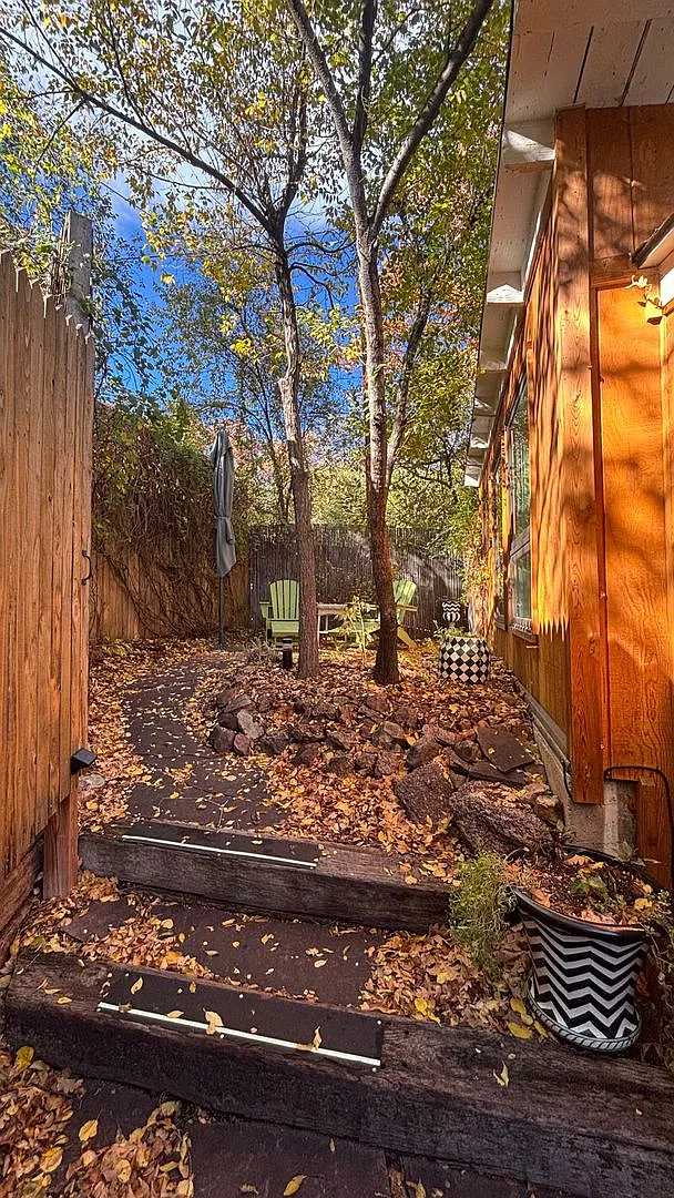 Adorable Charming Manitou Springs Studio with Private Yard — Photo 4
