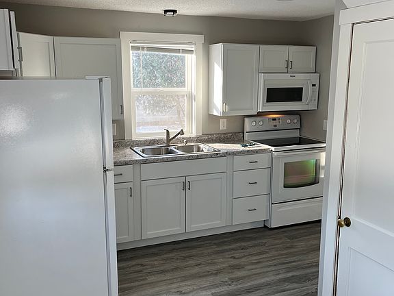 3rd image of 707 11th St S