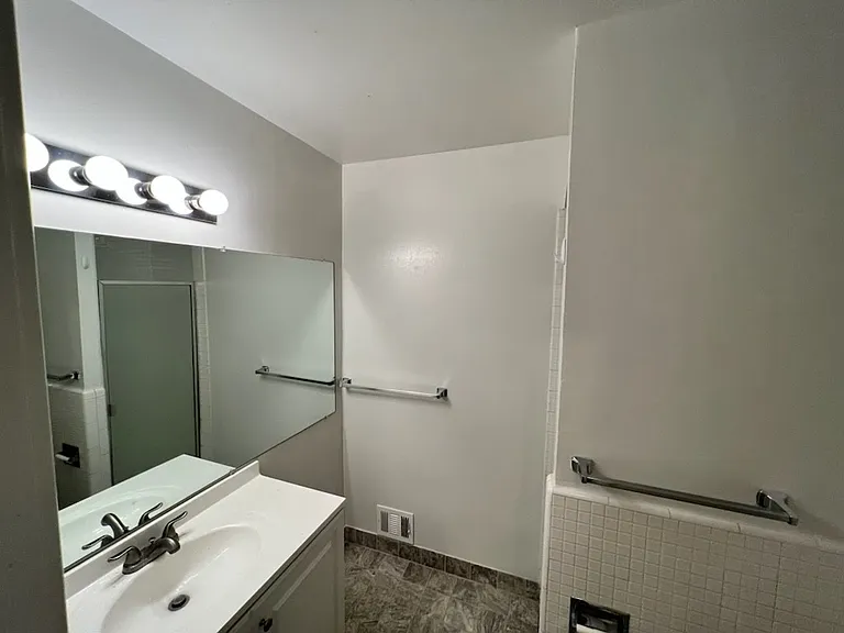 448 Fox Hills Dr S #8 — Photo 8