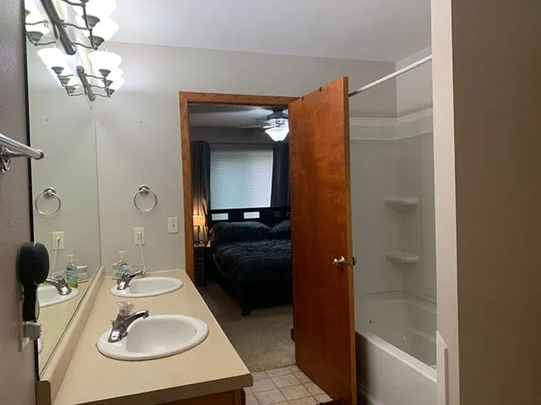 2909 W Frank St — Photo 9