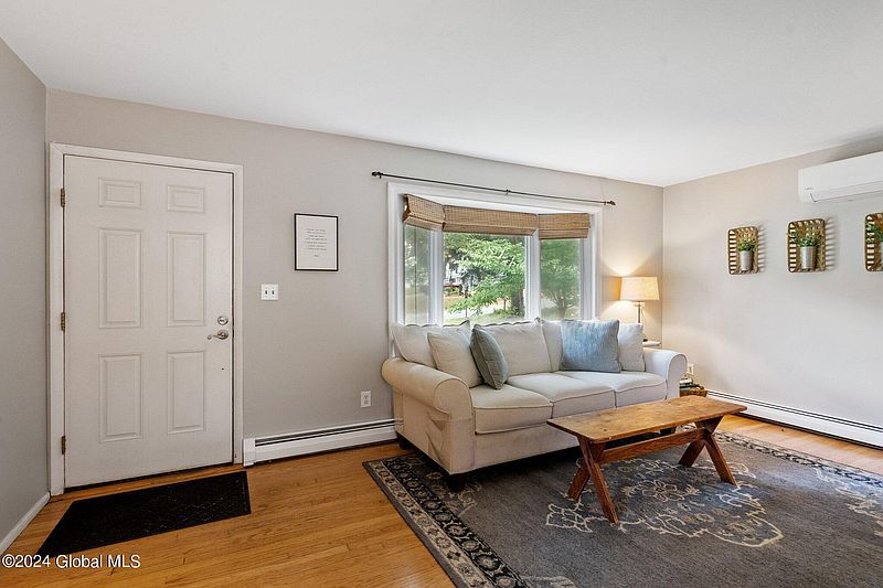 4th image of 23 Shaker Drive