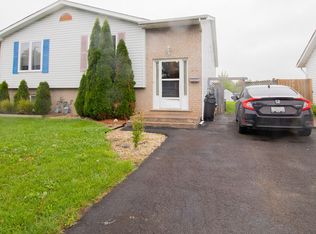 22 Woodland Dr, Welland, ON L3C 7C9