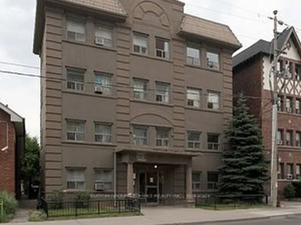 98 Vaughan Rd #106, Toronto, ON M6C 2M1