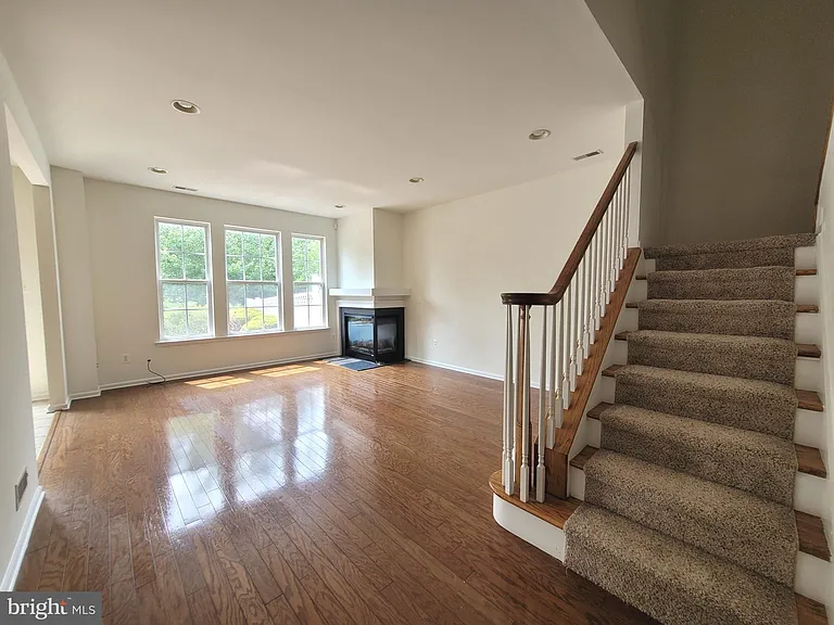 35 Tudor Ct — Photo 15