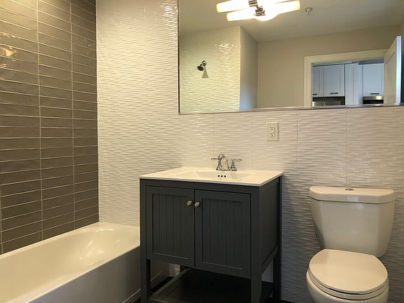 4th image of 45 Clifton Pl #14Q