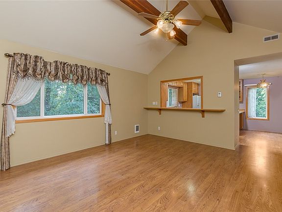 5th image of 22511 Country Dr E