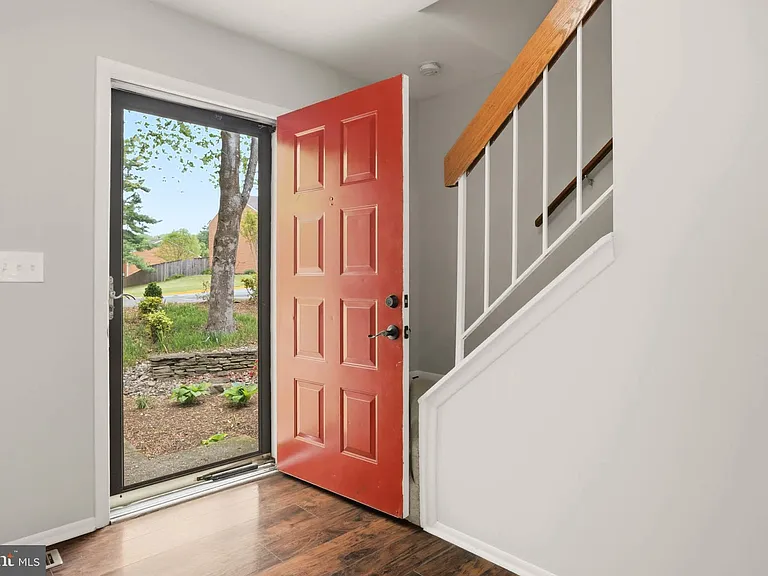 1382 Almond Dr — Photo 5