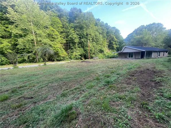 354 Tango Rd, Yawkey, WV 25573
