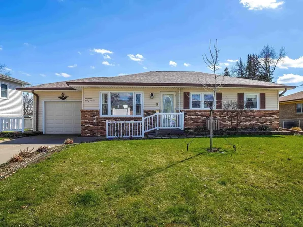 1837 W 38th St, Davenport, IA 52806