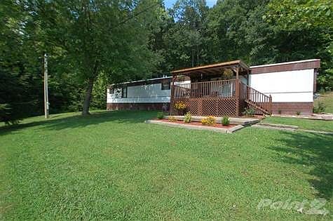 Leave the city behind!  Front yard with plenty of open space and clean country air!