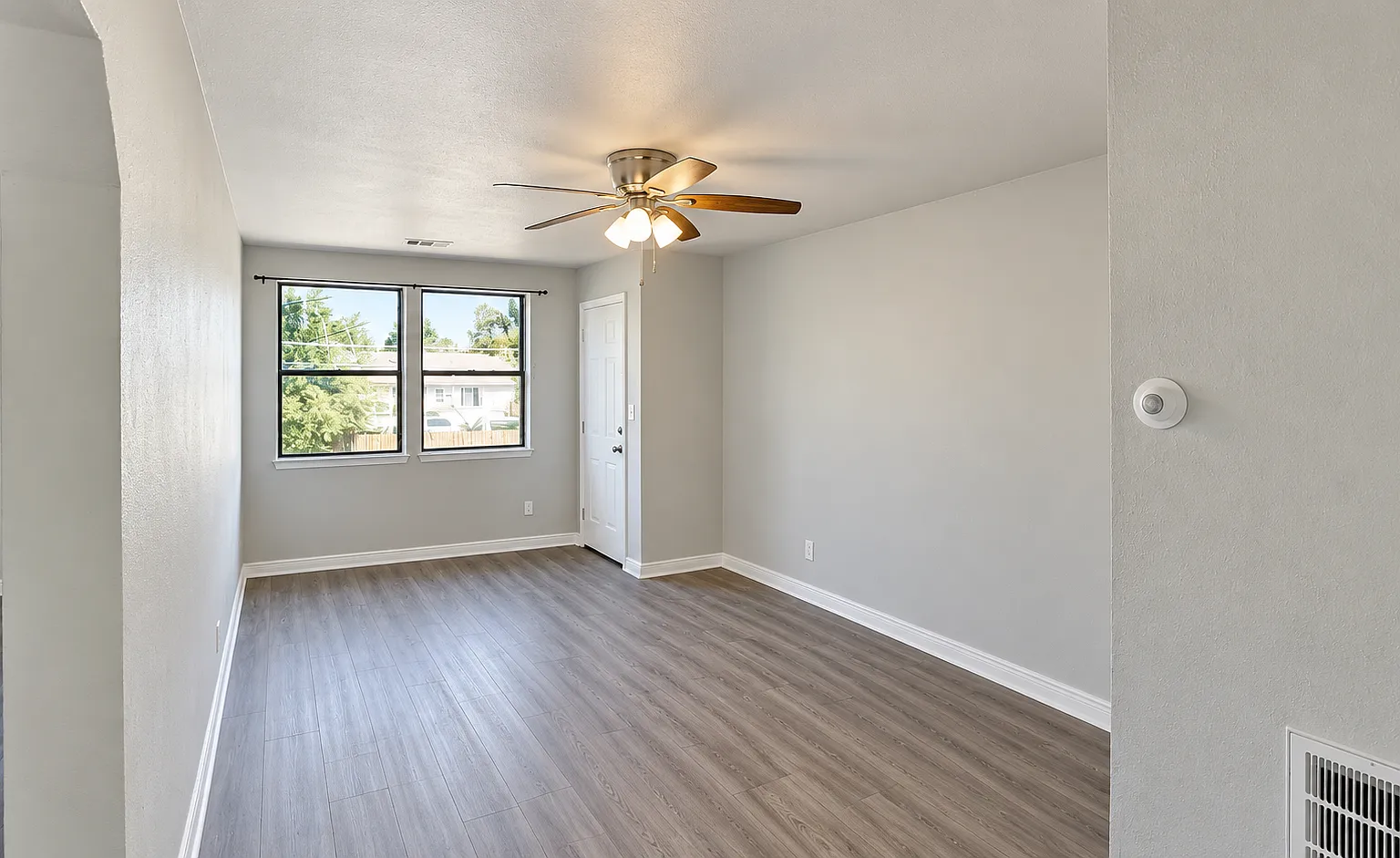 1350 Kingston St — Photo 2