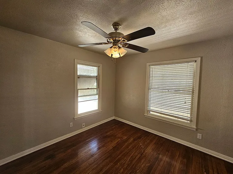 1506 Live Oak Dr — Photo 8