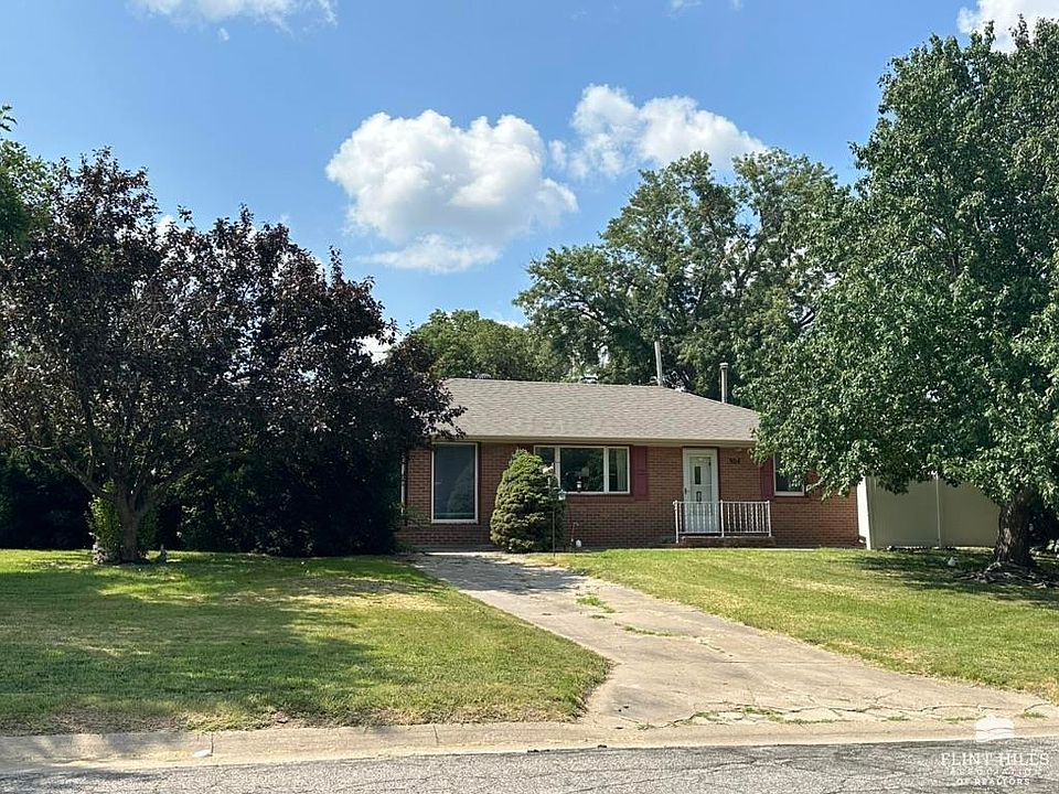 1st image of 304 W 17th St