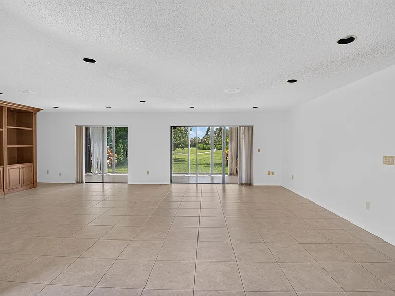 9264 Vista Del Lago #A — Photo 13
