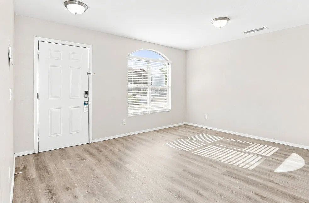 3 bed, 2.5 bath, 1879 sqft, $1,695 — Photo 4