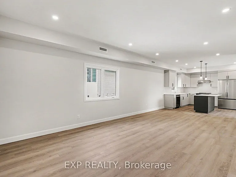 1089 Notre Dame St #5 — Photo 4