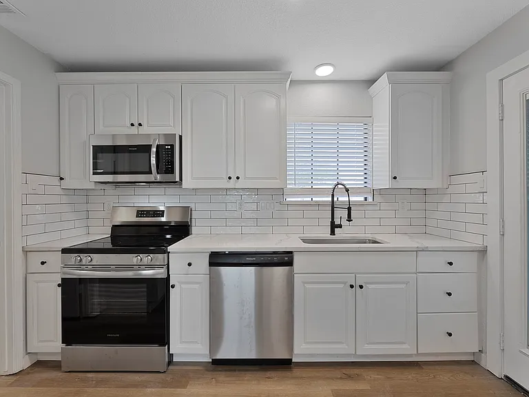 1911 Lavaca Ct — Photo 24