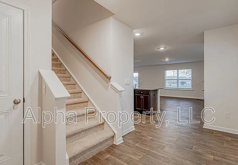 1210 Murdock Cir — Photo 3