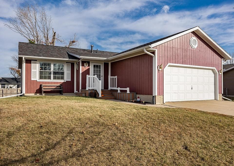 1st image of 3812 Yellow Pine Ct NE