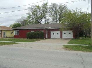 127 W Park Rd, Garnett, KS 66032