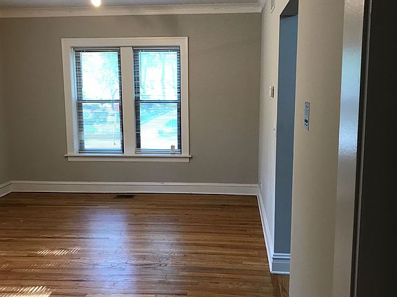 5th image of 3721 N Leavitt St #2